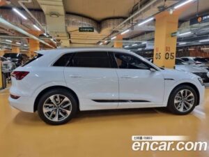 Audi e-tron 55 4WD 2020 года из Южной Кореи