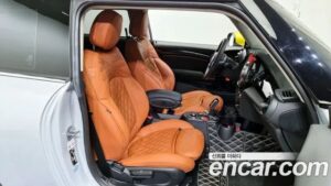 Mini Cooper SE CLASSIC 2022 года из Южной Кореи