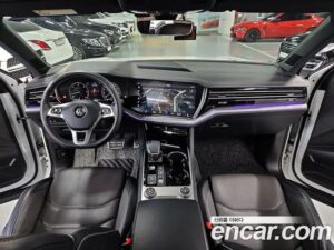 Volkswagen Touareg 3.0 TDI R-Line 2020 года из Южной Кореи