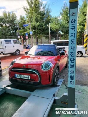 Mini Cooper Convertible RESOLUTE Edition 2022 года из Южной Кореи
