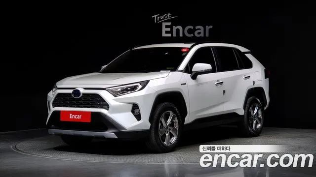Toyota RAV4 2.5 4WD HYBRID 2021 года из Кореи