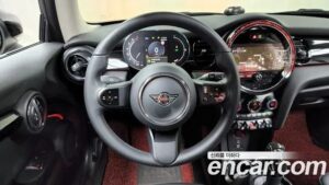 Mini Cooper CLASSIC Plus COMFORT PACK 2022 года из Южной Кореи
