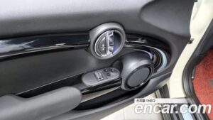 Mini Cooper CLASSIC Plus COMFORT PACK 2022 года из Южной Кореи