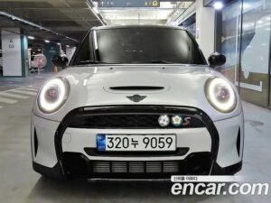 Mini Cooper 5Door CLASSIC COMFORT PACK 2022 года из Южной Кореи