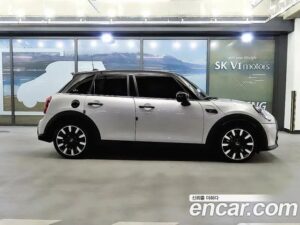 Mini Cooper 5Door CLASSIC COMFORT PACK 2022 года из Южной Кореи