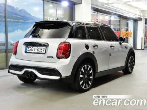 Mini Cooper 5Door CLASSIC COMFORT PACK 2022 года из Южной Кореи