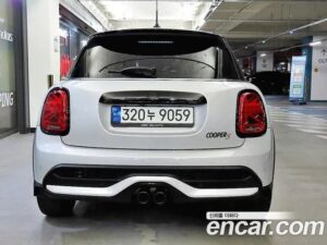 Mini Cooper 5Door CLASSIC COMFORT PACK 2022 года из Южной Кореи