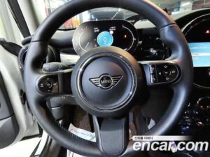 Mini Cooper 5Door CLASSIC COMFORT PACK 2022 года из Южной Кореи