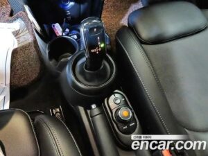 Mini Cooper 5Door CLASSIC COMFORT PACK 2022 года из Южной Кореи