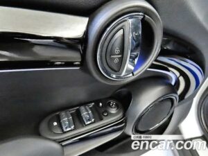 Mini Cooper 5Door CLASSIC COMFORT PACK 2022 года из Южной Кореи