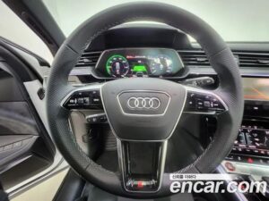 Audi e-tron S 2022 года из Южной Кореи