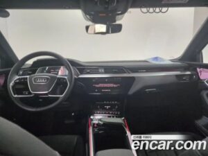 Audi e-tron 55 4WD 2022 года из Южной Кореи