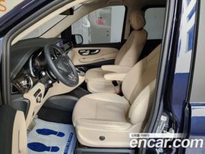 Mercedes-Benz V-Class V300 CDI 2022 года из Южной Кореи