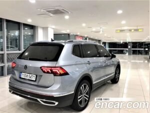 Volkswagen Tiguan 2.0 TSI Prestige 2023 года из Южной Кореи
