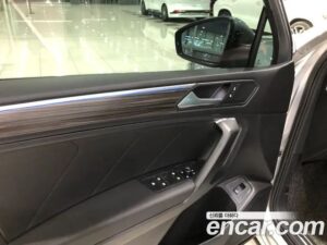 Volkswagen Tiguan 2.0 TSI Prestige 2023 года из Южной Кореи