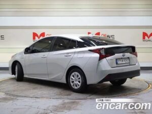 Toyota Prius 1.8 2021 года из Южной Кореи