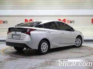 Toyota Prius 1.8 2021 года из Южной Кореи