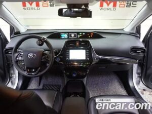 Toyota Prius 1.8 2021 года из Южной Кореи