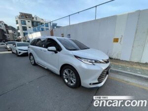 Toyota Sienna 2.5 HYBRID 2WD 2022 года из Южной Кореи