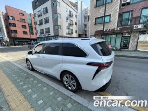 Toyota Sienna 2.5 HYBRID 2WD 2022 года из Южной Кореи