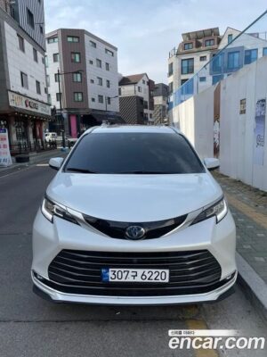 Toyota Sienna 2.5 HYBRID 2WD 2022 года из Южной Кореи