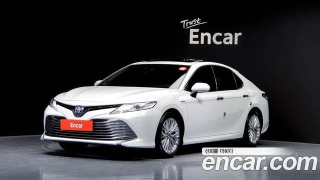 Toyota Camry 2.5 XLE HYBRID 2019 года из Кореи