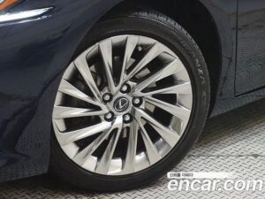 Lexus ES Luxury Plus 2021 года из Южной Кореи