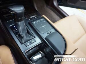 Lexus ES Luxury Plus 2021 года из Южной Кореи