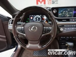 Lexus ES Luxury Plus 2021 года из Южной Кореи