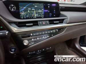 Lexus ES Luxury Plus 2021 года из Южной Кореи