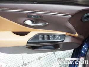 Lexus ES Luxury Plus 2021 года из Южной Кореи
