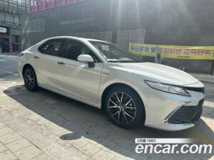 Toyota Camry 2.5 XLE HYBRID 2023 года из Южной Кореи