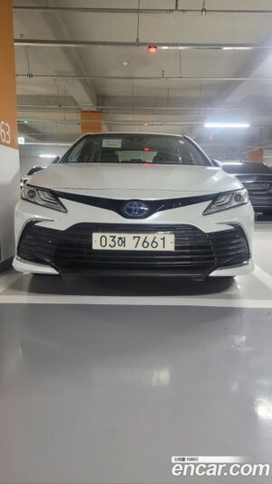 Toyota Camry 2.5 XLE HYBRID 2023 года из Южной Кореи