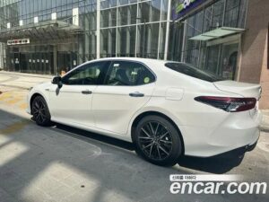 Toyota Camry 2.5 XLE HYBRID 2023 года из Южной Кореи