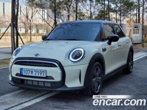Mini Cooper 5Door CLASSIC 2023 года из Южной Кореи