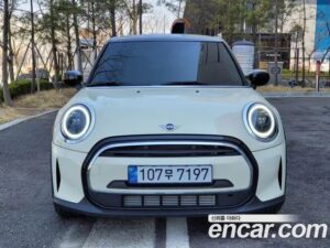 Mini Cooper 5Door CLASSIC 2023 года из Южной Кореи