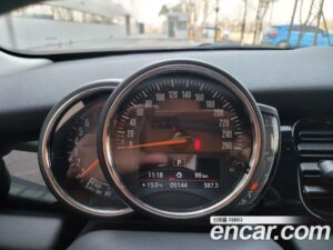 Mini Cooper 5Door CLASSIC 2023 года из Южной Кореи