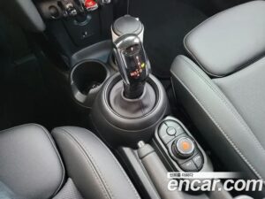 Mini Cooper 5Door CLASSIC 2023 года из Южной Кореи