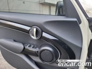 Mini Cooper 5Door CLASSIC 2023 года из Южной Кореи