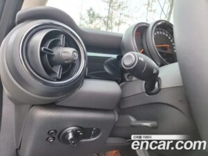 Mini Cooper 5Door CLASSIC 2023 года из Южной Кореи