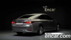 Lexus ES Luxury Plus 2021 года из Южной Кореи