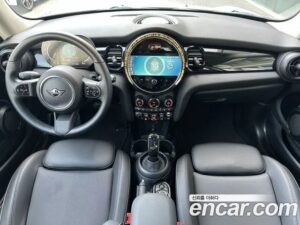 Mini Cooper CLASSIC Plus 2022 года из Южной Кореи