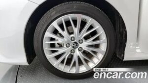 Toyota Camry 2.5 XLE HYBRID 2020 года из Южной Кореи