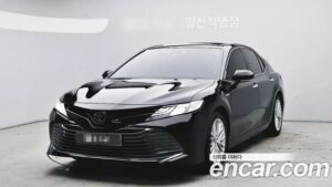 Toyota Camry 2.5 XLE HYBRID 2020 года из Южной Кореи