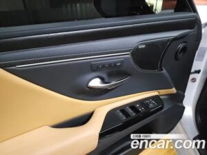 Lexus ES Executive 2022 года из Южной Кореи