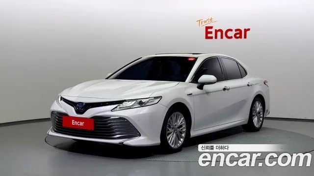 Toyota Camry 2.5 XLE HYBRID 2019 года из Кореи