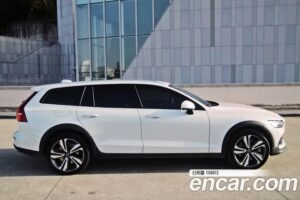 Volvo V60 T5 PRO AWD 2020 года из Южной Кореи