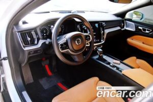 Volvo V60 T5 PRO AWD 2020 года из Южной Кореи