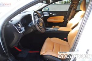 Volvo V60 T5 PRO AWD 2020 года из Южной Кореи