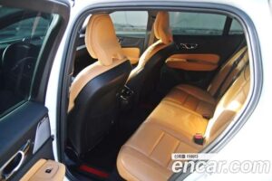 Volvo V60 T5 PRO AWD 2020 года из Южной Кореи